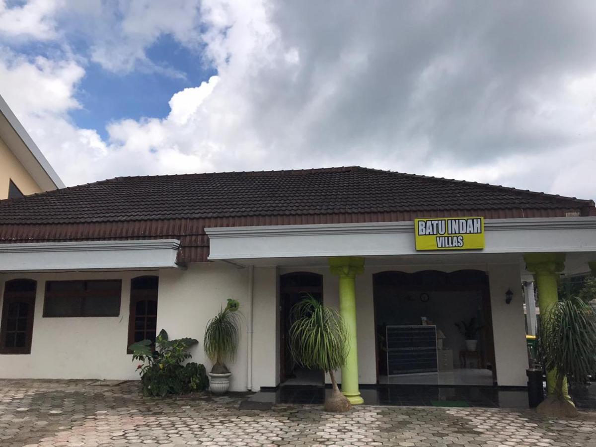 Villa & Guest House Batu Indah Exteriör bild