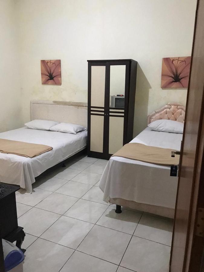 Villa & Guest House Batu Indah Exteriör bild